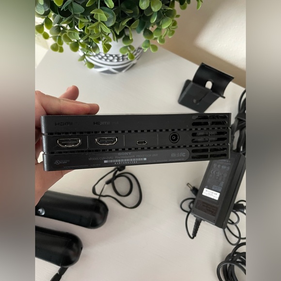 Genuine PS4 Sony Playstation VR CUH-ZVR2 Processor Unit, 2 wands, sensor w/stand - Picture 6 of 10